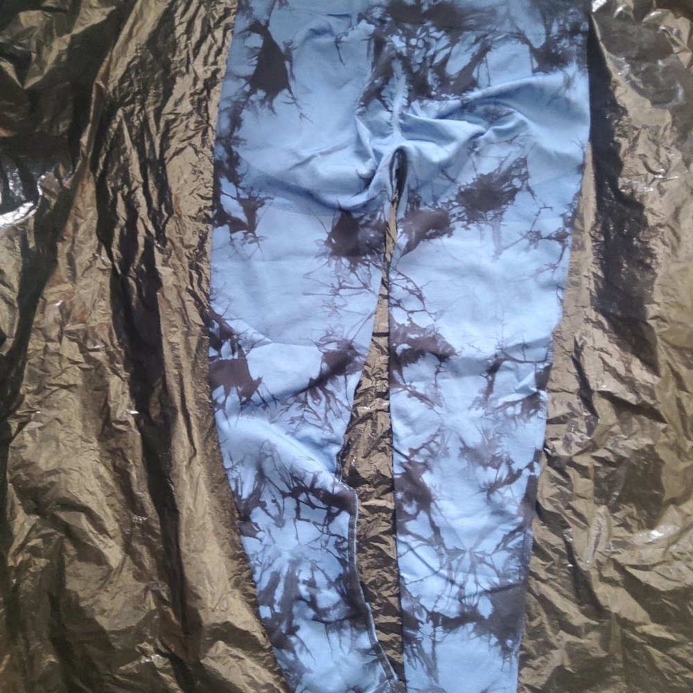 TYE DYE size XL leggings   BRAND NEW
